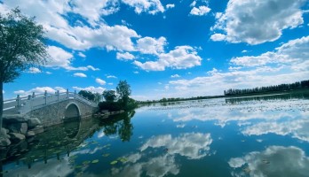 一起唱首歌，喝點小酒，微醺遠處醉了一湖的白云。來次世外桃源的體驗吧！